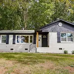 The Charlotte Chateau With Hot-Tub, Mini-Golf, 3Bd2Ba