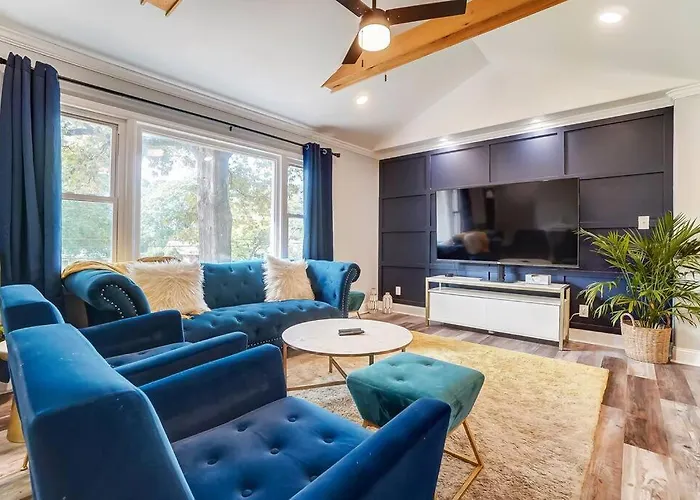 The Charlotte Chateau With Hot-Tub, Mini-Golf, 3Bd2Ba
