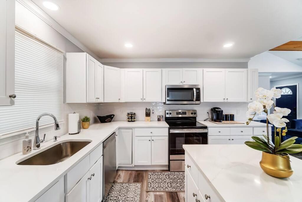 The Chateau With Hot-tub, Mini-golf, 3bd2ba Holiday home *