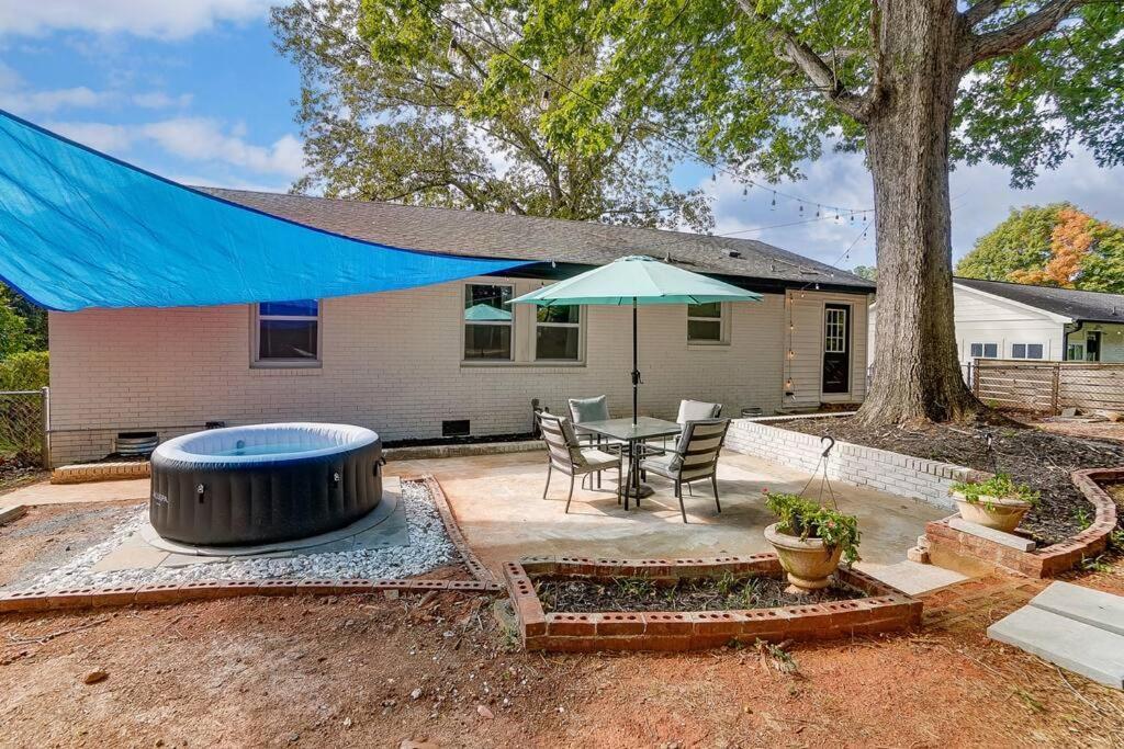 Holiday home The Chateau With Hot-tub, Mini-golf, 3bd2ba Charlotte