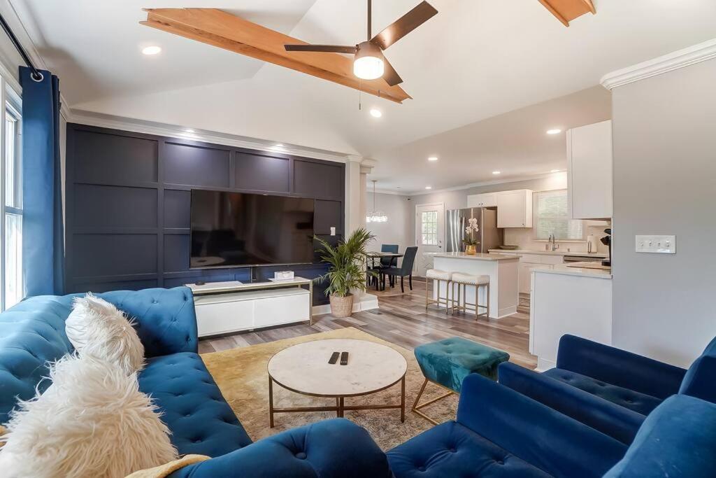 The Chateau With Hot-tub, Mini-golf, 3bd2ba Charlotte