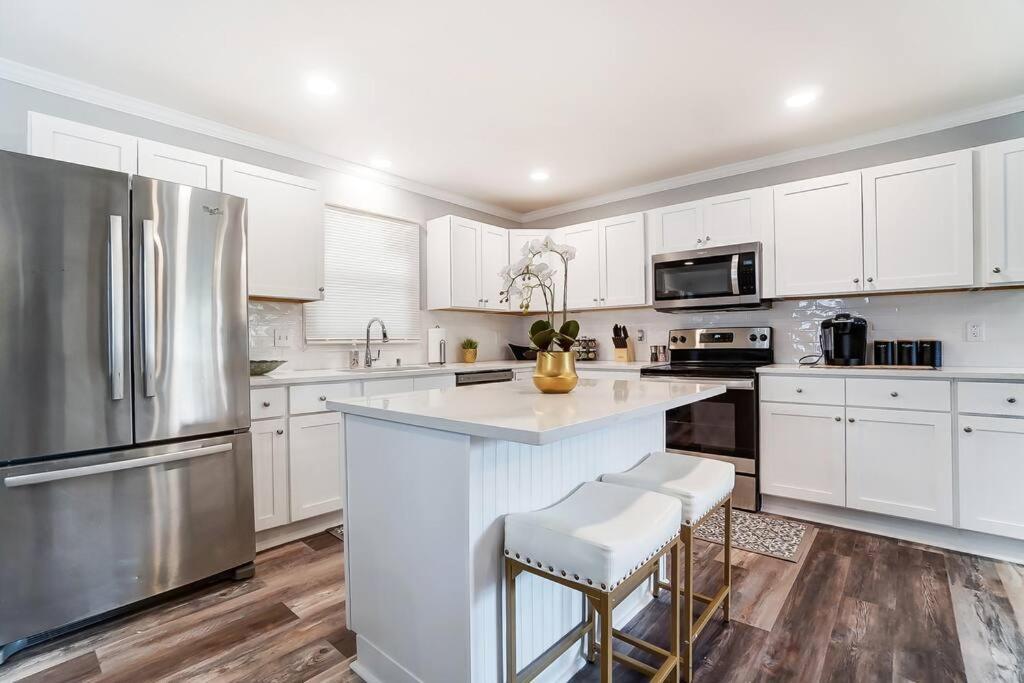 The Chateau With Hot-tub, Mini-golf, 3bd2ba Holiday home *