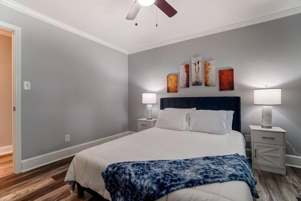 The Chateau With Hot-tub, Mini-golf, 3bd2ba Holiday home Charlotte